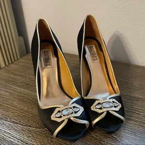 Badgley Mischka Black and Gold Pumps *Size 8*